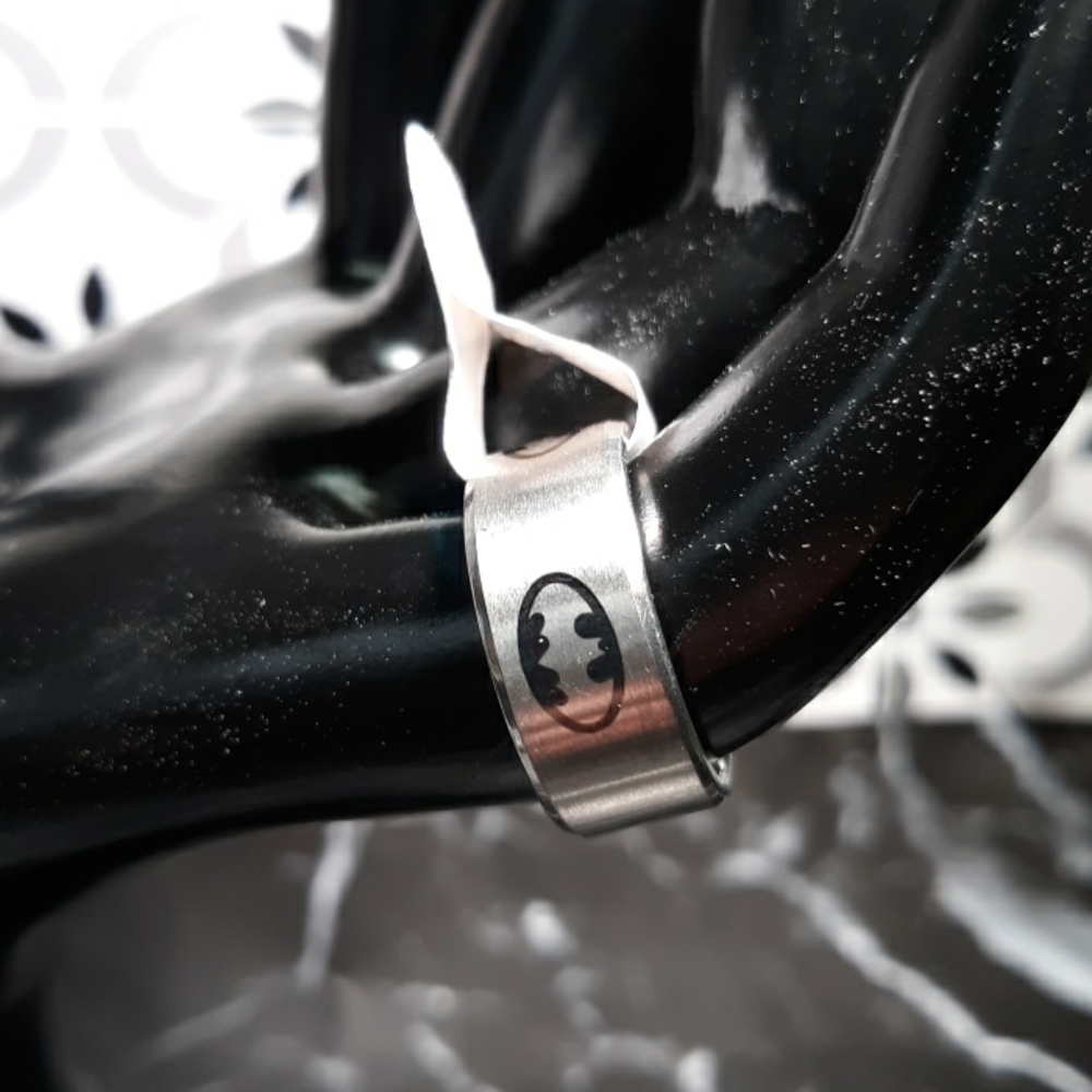 Batman size 6 silver band ring
